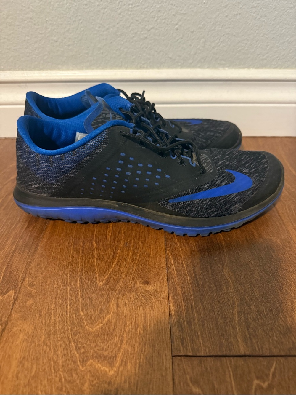 Nike Men’s Black & Blue Training Shoes
